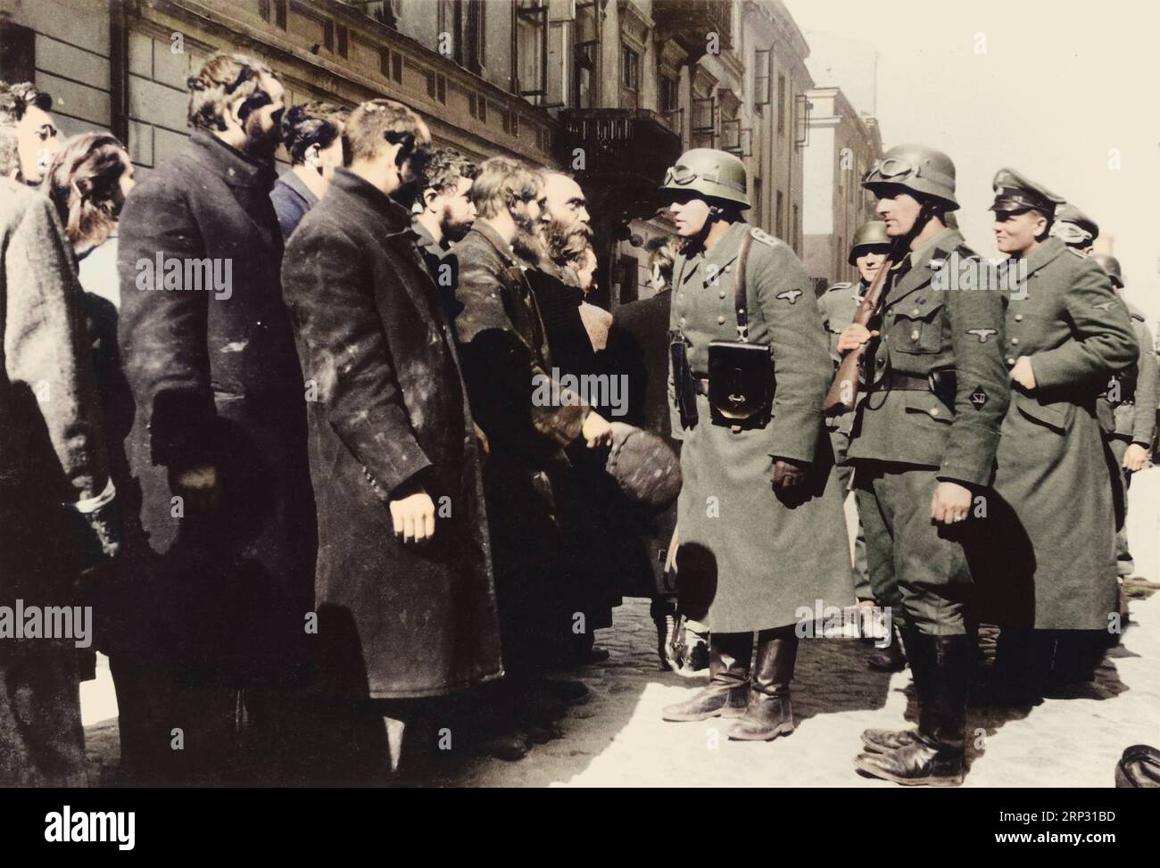 Warschauer Ghettoaufstand - Verhör durch SS-Oberscharführer. Zwischen 19. April Und 16. Mai 1943. Foto von der Nowolipie Street. Bärtiger Mann STA Stockfoto