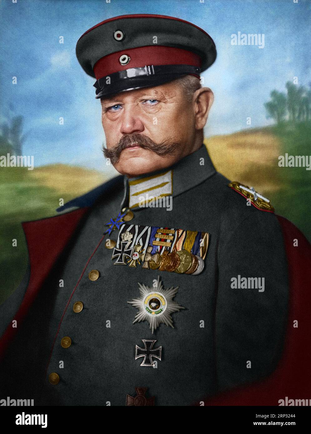 Paul von Hindenburg um 1914. Die letzten beiden Medaillen auf der Medaillenleiste - ich konnte keine sehr gute Referenz für die Medaillen finden, die Bänder. Ich hatte es nicht Stockfoto