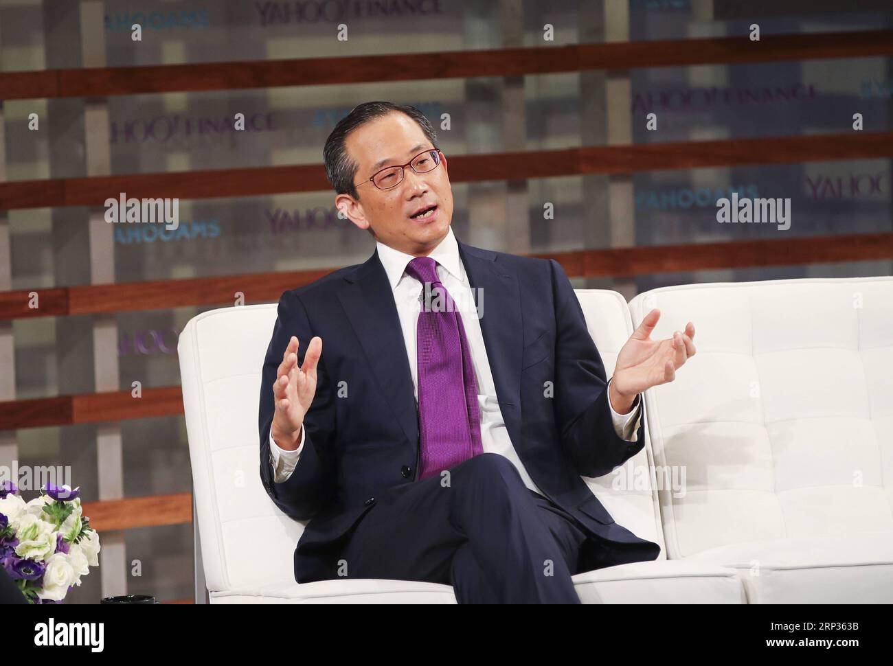 (180921) -- NEW YORK, 21. September 2018 -- Kewsong Lee, Co-CEO der Carlyle Group, spricht während des Yahoo Finance All Markets Summit in New York, USA, 20. September 2018. Die US-Wirtschaft wird auf lange Sicht durch die Auferlegung einseitiger Zölle auf ihre wichtigsten Handelspartner, einschließlich Mexiko, Kanada und China, geschwächt, da die Strafmaßnahmen immer das letzte Mittel bei der Behandlung von Handelsstreitigkeiten seien, sagten Wirtschaftsführer. UM Spotlight ZU FOLGEN: Wirtschaftsführer sagen, dass die USA langfristig durch einseitige Zölle verletzt werden. ) (Yk) US-NEW YORK-ECONOMY-SUMMIT WangxYing PUBLICATIONxNOTxINx Stockfoto