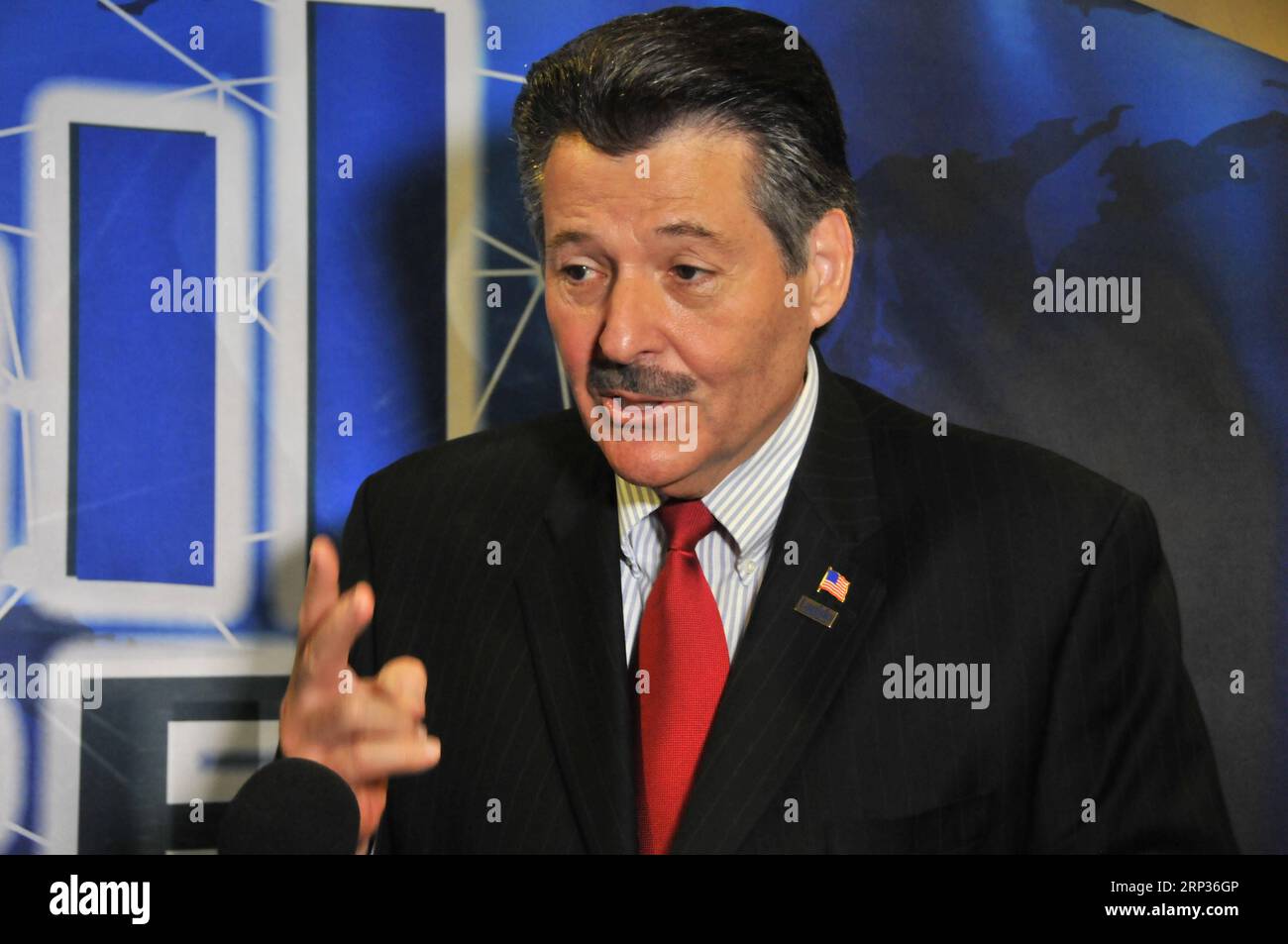 (180922) -- LAREDO, 22. September 2018 -- Bürgermeister von Laredo Pete Saenz erhält ein Interview mit Xinhua in Laredo, Texas, USA, 19. September, 2018. der Bürgermeister von Laredo, Texas, einem großen Binnenhafen an der US-Grenze zu Mexiko, hat erklärt, dass seine Stadt für Geschäfte geöffnet ist und dass chinesische Geschäftsleute und Investoren willkommen sind. UM MIT Interview ZU GEHEN: Es gibt jede Menge Möglichkeiten für alle -- Bürgermeister der US-Binnenhafenstadt. ) (Qxy) U.S.-TEXAS-LAREDO-BÜRGERMEISTER LiuxLiwei PUBLICATIONxNOTxINxCHN Stockfoto