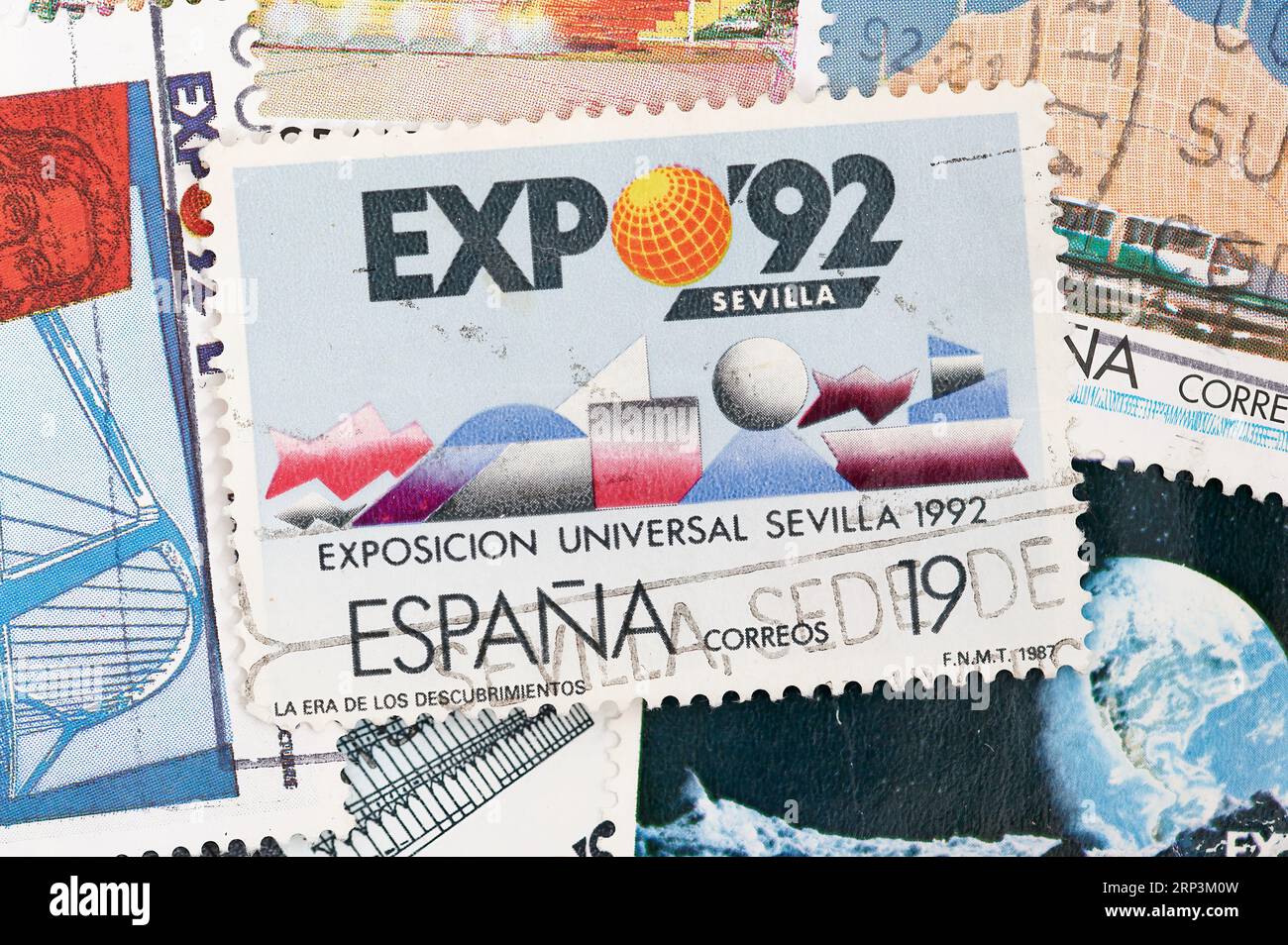 Madrid, Spanien; 08-13-2023: Briefmarke aus Spanien mit Motiven zur Weltausstellung des Jahres 1992 „Expo92“, die in Sevilla stattfand Stockfoto