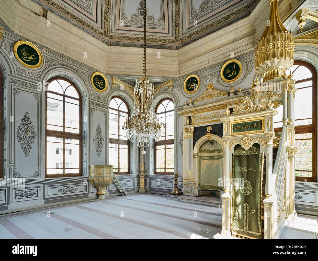 Ein schönes Beispiel für türkische und islamische Architektur und Innenarchitektur. Stockfoto