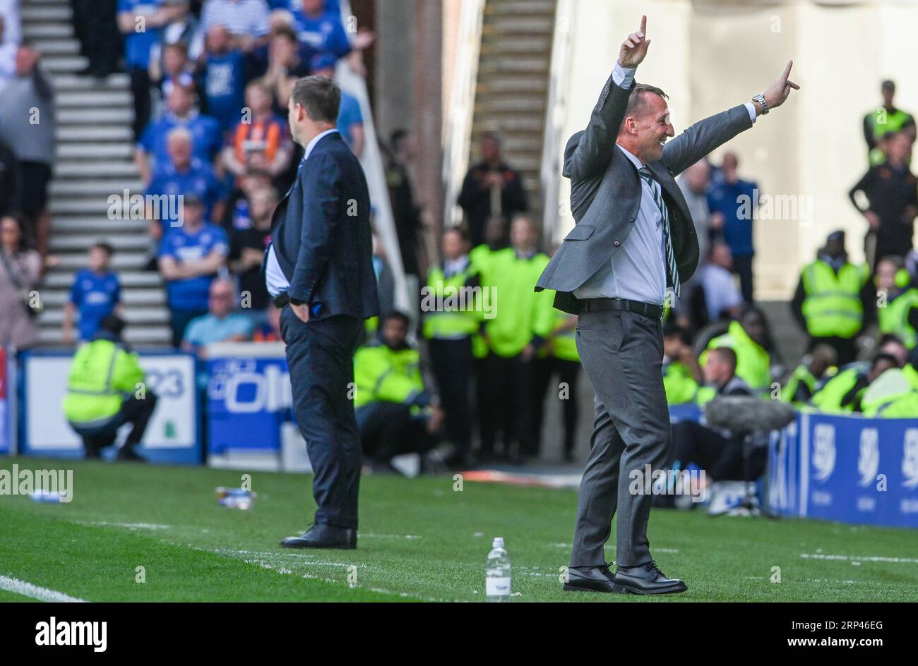 Glasgow, Großbritannien. September 2023. Celtic Manager Brendan Rodgers feiert, dass Celtic die Führung beim Scottish Premiership Match im Ibrox Stadium in Glasgow übernimmt. Auf dem Bild sollte stehen: Neil Hanna/Sportimage Credit: Sportimage Ltd/Alamy Live News Stockfoto