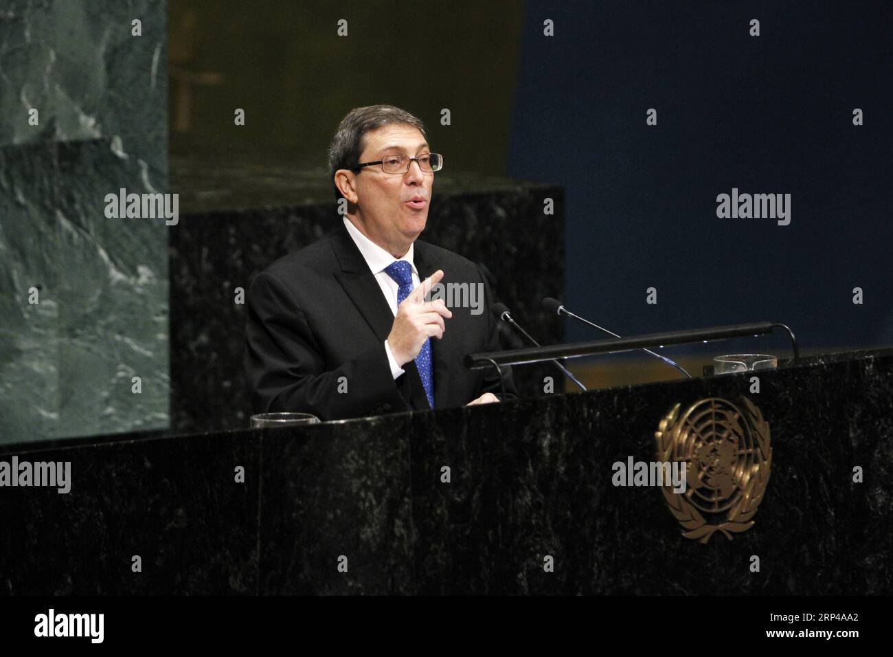 (181101) -- VEREINTEN NATIONEN, 1. November 2018 -- der kubanische Außenminister Bruno Rodriguez spricht vor der Generalversammlung der Vereinten NATIONEN am 1. November 2018 im Hauptquartier der Vereinten NATIONEN in New York. Die Generalversammlung der Vereinten Nationen hat am Donnerstag eine unverbindliche Resolution angenommen, in der die Aufhebung des Embargos der Vereinigten Staaten gegen Kuba gefordert wird. Der von Kuba vorgelegte Entschließungsentwurf erhielt 189 Ja-Stimmen und zwei Nein-Stimmen auf der 193-köpfigen Generalversammlung. ) UN-GENERALVERSAMMLUNG-KUBA-US-EMBARGO XIEXE PUBLICATIONXNOTXINXCHN Stockfoto