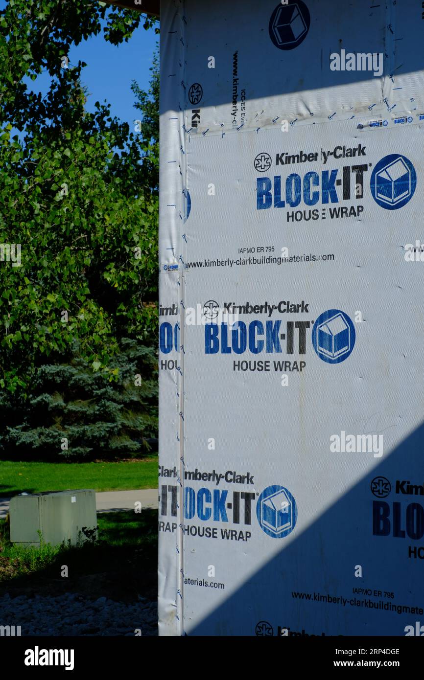 Block-it-Hauspackung an der Außenwand eines neuen Wohngebäudes Stockfoto