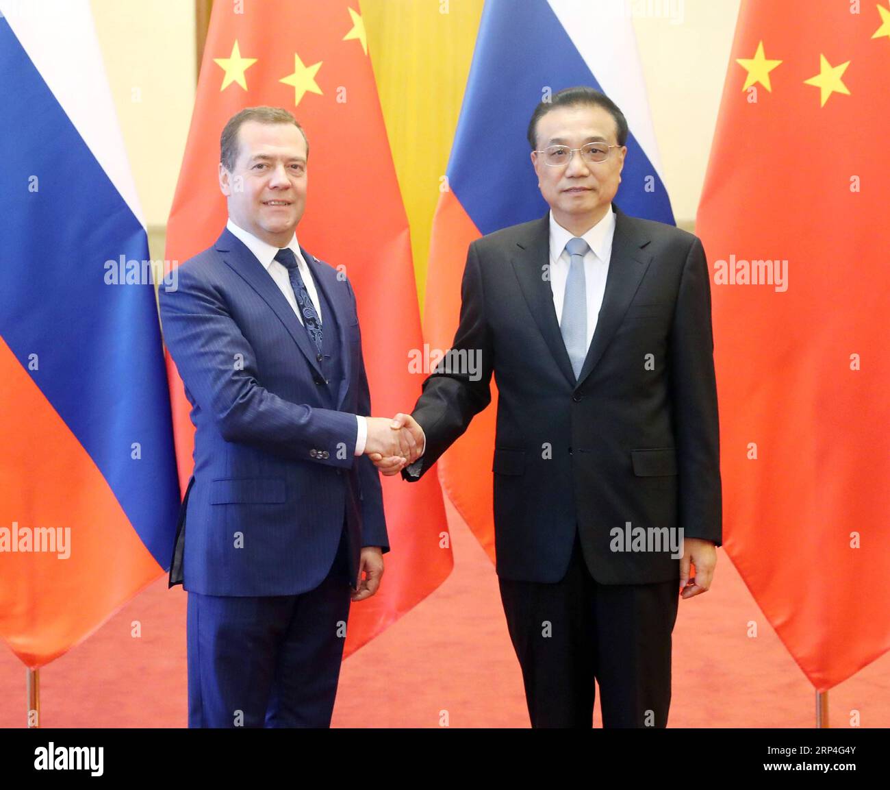 (181107) -- PEKING, 7. November 2018 -- der chinesische Ministerpräsident Li Keqiang (R) und der russische Premierminister Dmitri Medwedew sind Co-Vorsitzender des 23. Regelmäßigen Treffens der chinesischen und russischen Premierminister in Peking, der Hauptstadt Chinas, am 7. November 2018. ) (LMM) CHINA-PEKING-LI KEQIANG-RUSSISCHE PM-REGULAR MEETING (CN) LIUXWEIBING PUBLICATIONXNOTXINXCHN Stockfoto