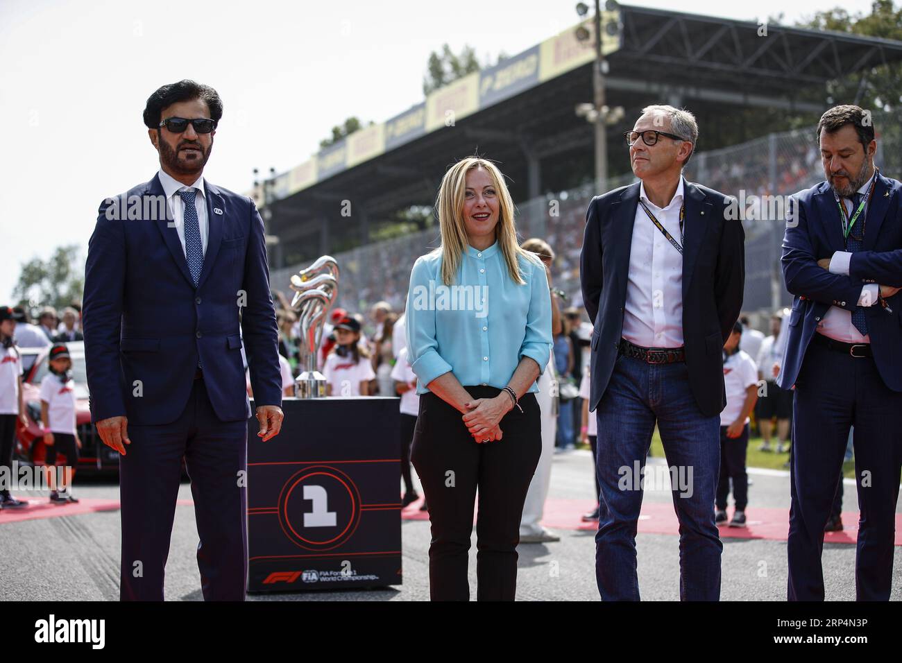 BEN SULAYEM Mohammed (vae), Präsident der FIA, Porträt mit dem italienischen Ministerpräsidenten Meloni Giorgia und DOMENICALI Stefano (ita), Chairman und CEO der Formel-1-Gruppe FOG während des Formel-1-Grand-Premio-Rennens 2023 dÂ&#x80;&#x99;Grand Prix Italia, 14. Runde der Formel-1-Weltmeisterschaft 2023 vom 1. bis 3. September 2023 auf dem Autodromo Nazionale di Monza in Monza, Italien Stockfoto