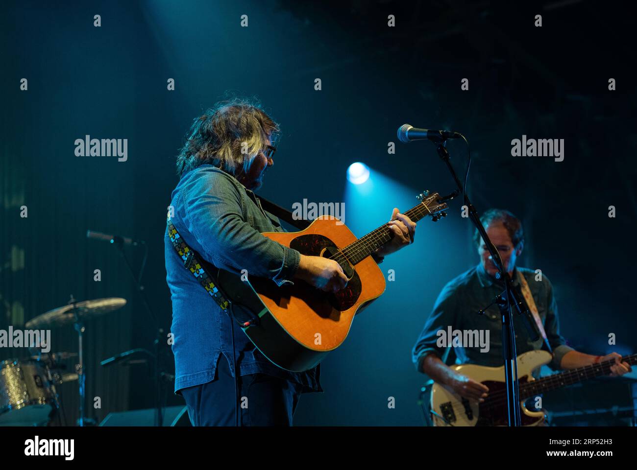 Wilco spielte auf der Hauptbühne am Ende des Road Festivals 2023 am Eröffnungsabend auf der Holzbühne Jeff Tweedy an Gesang und Gitarre Stockfoto