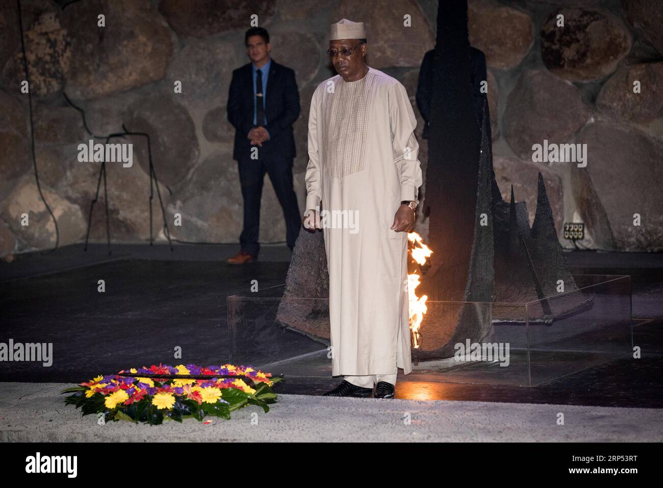 (181126) -- JERUSALEM, 26. November 2018 -- Tschads Präsident Idriss Deby besucht Yad Vashem, das World Holocaust Remembrance Center, am 26. November 2018 in Jerusalem. JINI) MIDEAST-JERUSALEM-TSCHAD-PRÄSIDENT-YAD VASHEM-BESUCH GUOYU PUBLICATIONXNOTXINXCHN Stockfoto