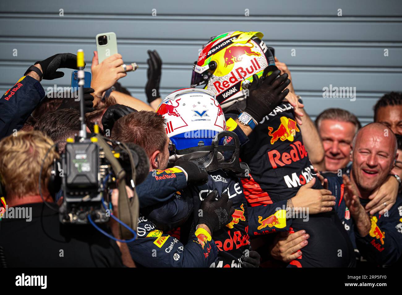 Red Bull genießt das Ziel 1-2 beim italienischen F1 GP 2023 während des italienischen GP, Monza 31. August bis 3. September 2023 Formel-1-Weltmeisterschaft 2023. Stockfoto