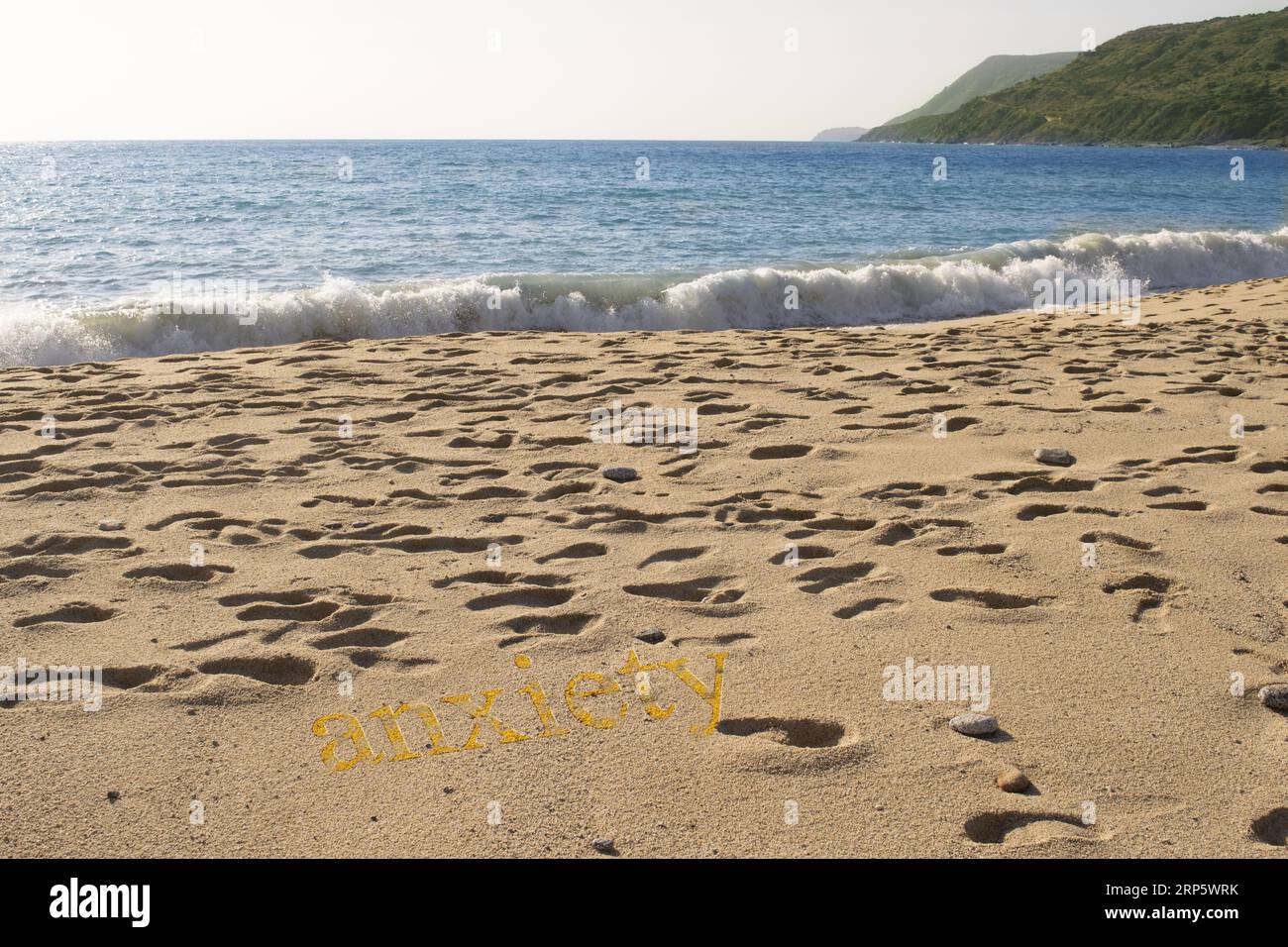 Angstkonzept mit dem auf dem Sand eines Strandes geschriebenen Stockfoto