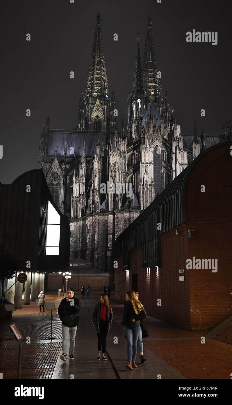 (190104) -- KÖLN (DEUTSCHLAND), 4. Januar 2019 -- Foto vom 4. Januar 2019 zeigt einen Blick auf den Kölner Dom in Köln. Der Bau des Kölner Doms begann 1248 und wurde schließlich 1880 abgeschlossen. Die Gesamtfläche des Doms beträgt fast 8.000 Quadratmeter und wurde 1996 von der UNESCO zum Weltkulturerbe erklärt. ) DEUTSCHLAND-KÖLN-KÖLNER DOM-BLICK LuxYang PUBLICATIONxNOTxINxCHN Stockfoto