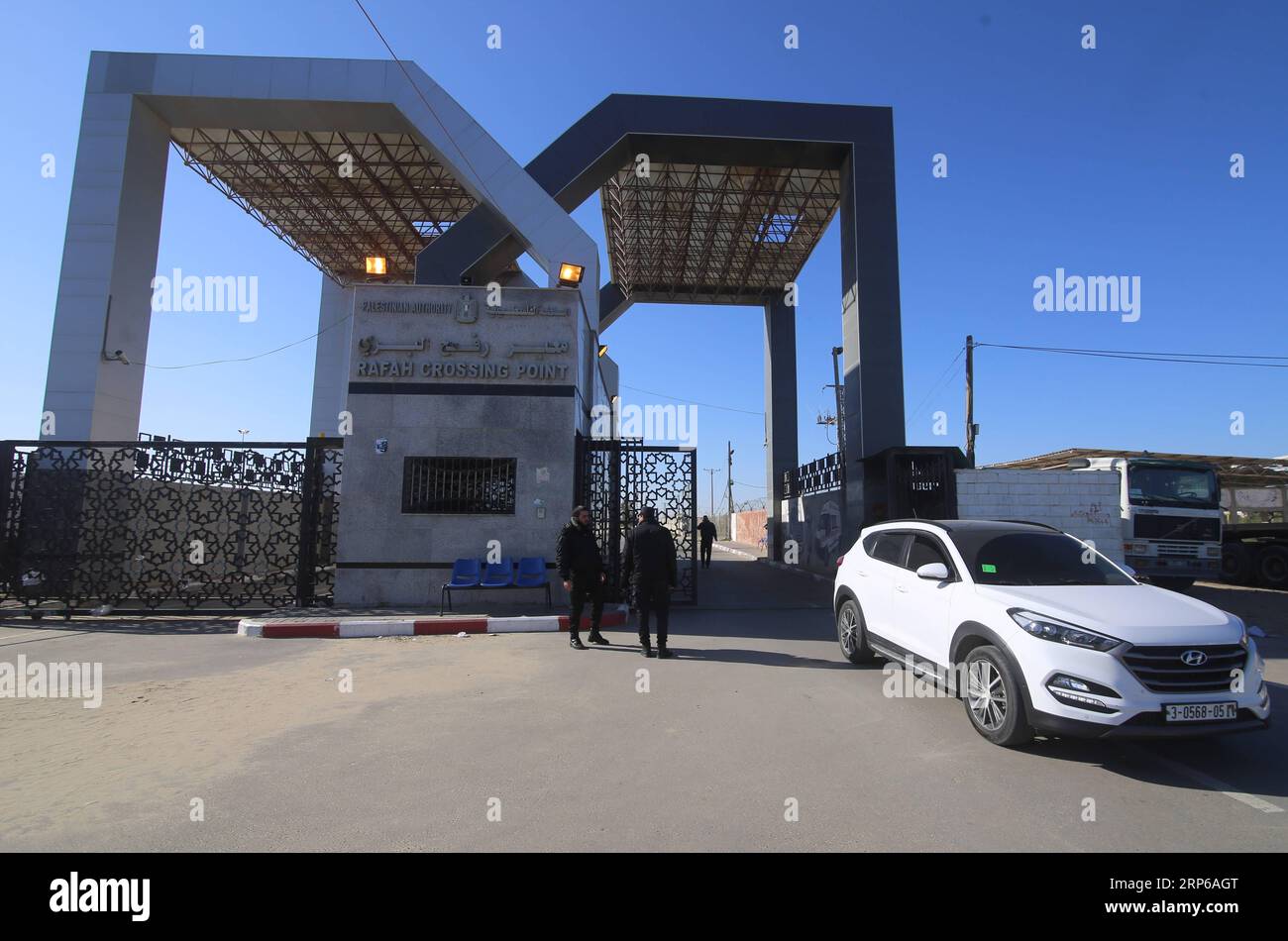 (190108) -- GAZA, 8. Januar 2019 -- Foto vom 7. Januar 2019 zeigt den Grenzübergang Rafah zwischen dem südlichen Gazastreifen und Ägypten. Die Hamas sagte am Montag, dass die Palästinensische Autonomiebehörde (PA) die Kontrolle über den Grenzübergang Rafah zwischen dem südlichen Gazastreifen und Ägypten an die Sicherheitskräfte der Hamas übergeben habe. MIDEAST-GAZA-RAFAH GRENZÜBERGANG KhaledxOmar PUBLICATIONxNOTxINxCHN Stockfoto