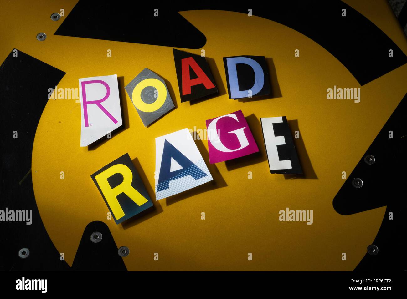 Das Konzept „Road Rage“ wurde in Ransom-Note-Typografie, USA 2023, geschrieben Stockfoto