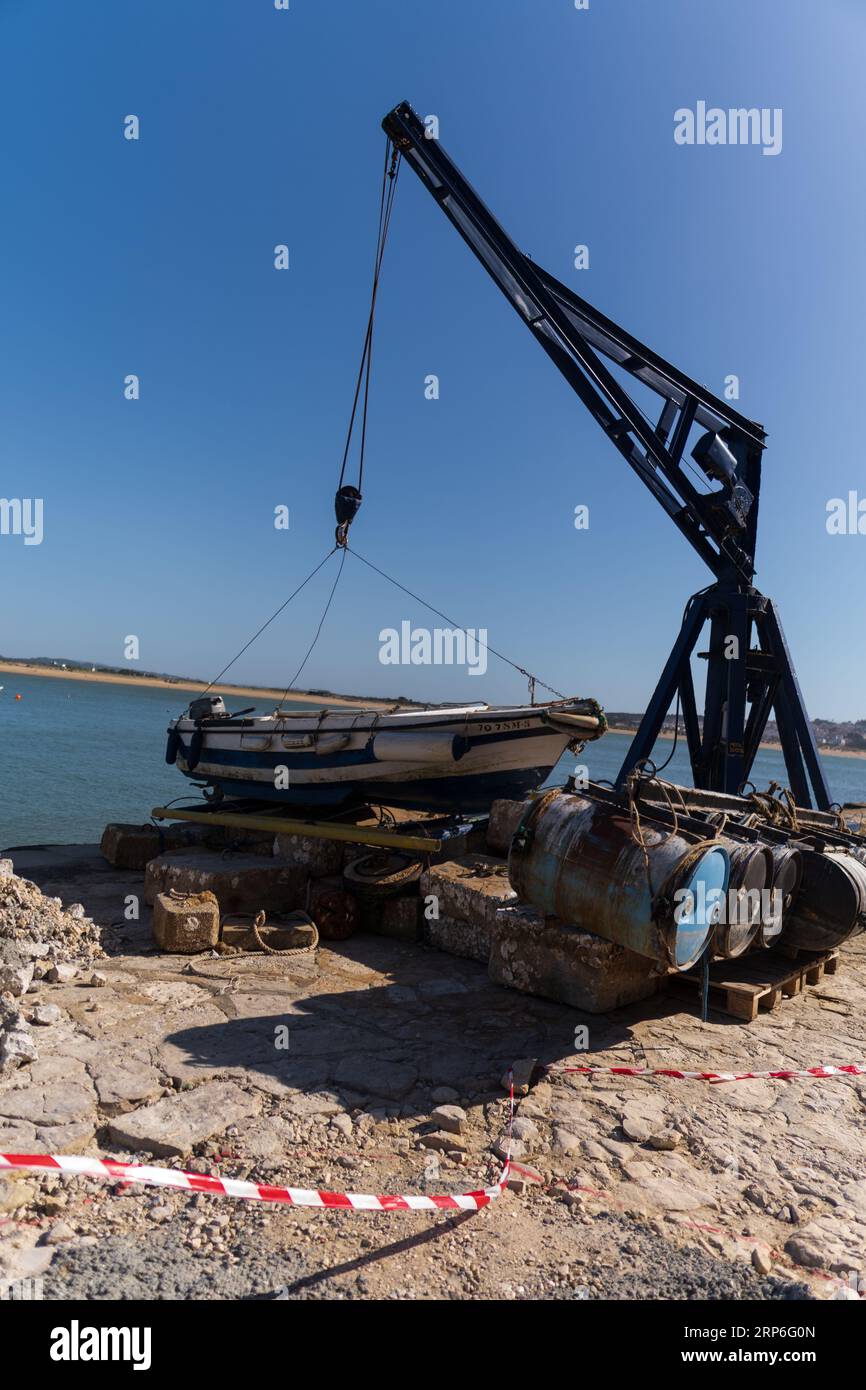 Bootslift am Strand São martinho do porto Stockfoto