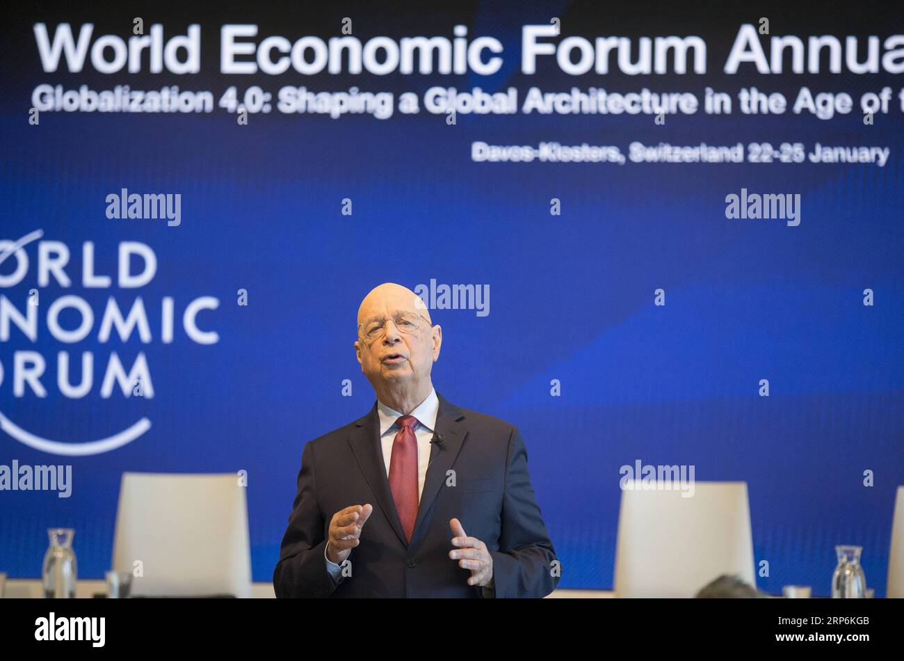 (190115) -- GENF, 15. Januar 2019 -- der Gründer des Weltwirtschaftsforums (WEF) Klaus Schwab spricht auf einer Pressekonferenz im WEF-Hauptsitz in Genf, Schweiz, 15. Januar 2019. Die Welt tritt aufgrund der technologischen Zerrüttung der Vierten Industriellen Revolution und der geo-ökonomischen und geopolitischen Neuausrichtung in eine Phase tiefer Instabilität ein, sagte Klaus Schwab am Dienstag. Die Jahrestagung des Forums 2019 findet vom 22. Bis 25. Januar in Davos-Klosters in der Schweiz statt. ) SCHWEIZ-GENF-WEF-KLAUS SCHWAB-PRESSEKONFERENZ XUXJINQUAN PUBLICATIONXNOTXINXCHN Stockfoto