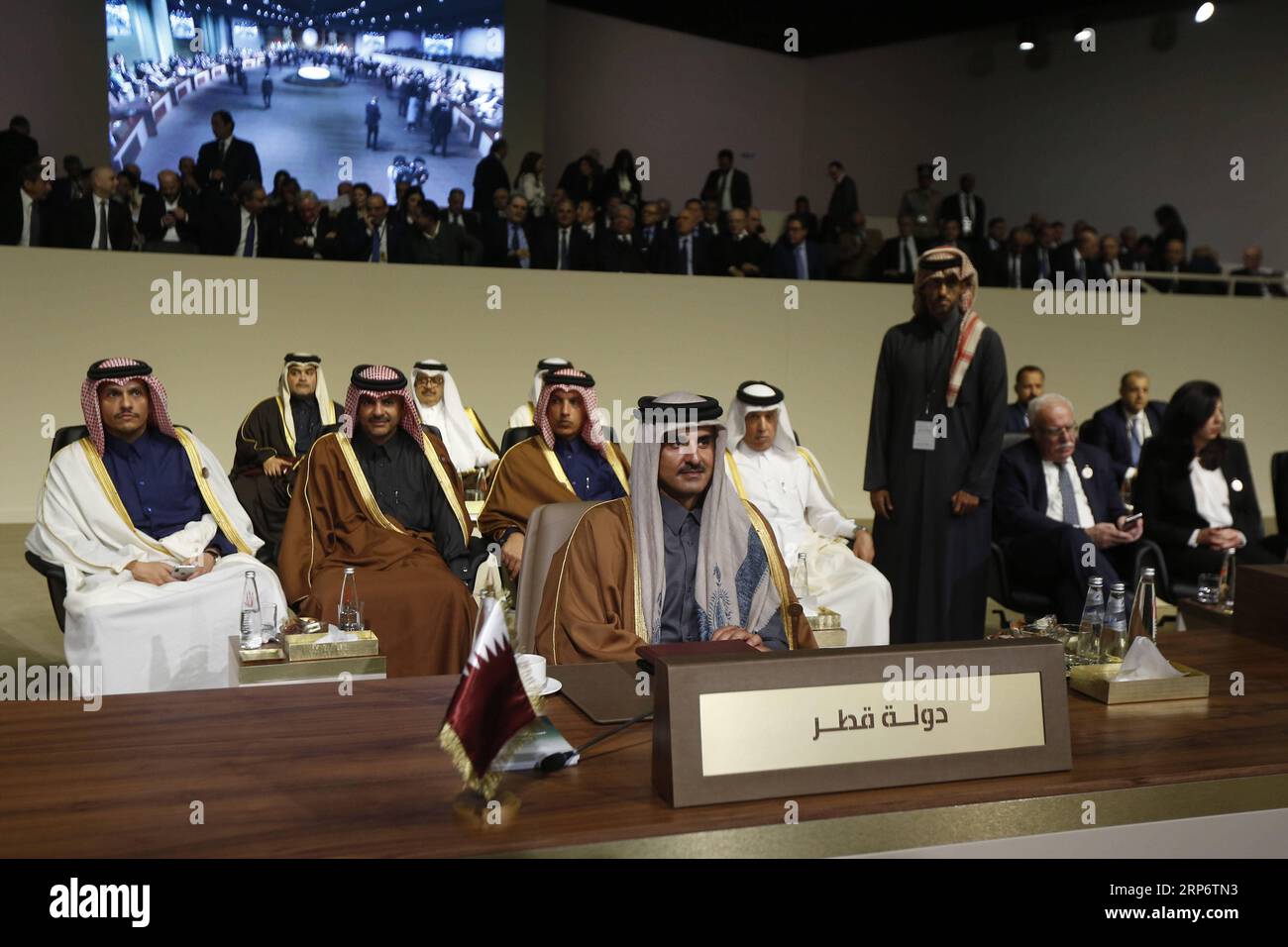 (190120) -- BEIRUT, 20. Januar 2019 (Xinhua) -- Katar Emir Sheikh Tamim bin Hamad Al Thani (C) nimmt am 20. Januar 2019 am vierten arabischen Gipfel für wirtschaftliche und soziale Entwicklung in Beirut, Libanon, Teil. Der vierte arabische Gipfel für wirtschaftliche und soziale Entwicklung am Sonntag begann in der libanesischen Hauptstadt Beirut. (Xinhua/Bilal Jawich) LIBANON-BEIRUT-ARABISCHER WIRTSCHAFTSGIPFEL - OFFENE PUBLICATIONxNOTxINxCHN Stockfoto