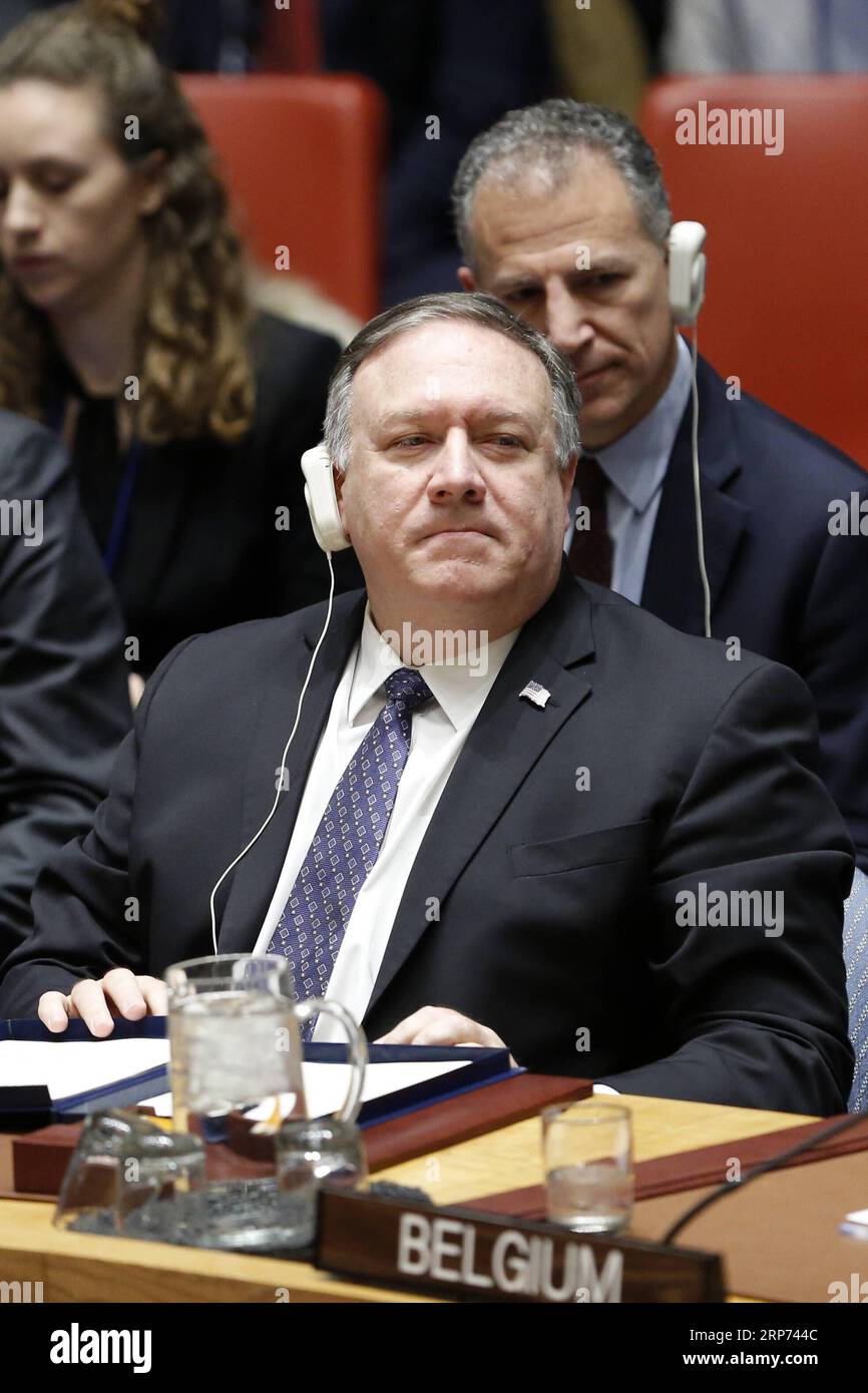 (190126) -- VEREINTEN NATIONEN, 26. Januar 2019 -- US-Außenminister Mike Pompeo (Front) nimmt am 26. Januar 2019 am UN-Hauptsitz in New York an einer Notfallsitzung des Sicherheitsrates der Vereinten Nationen zur Lage in Venezuela Teil. ) VN-SICHERHEITSRAT-VENEZUELA-NOTFALLSITZUNG LIXMUZI PUBLICATIONXNOTXINXCHN Stockfoto