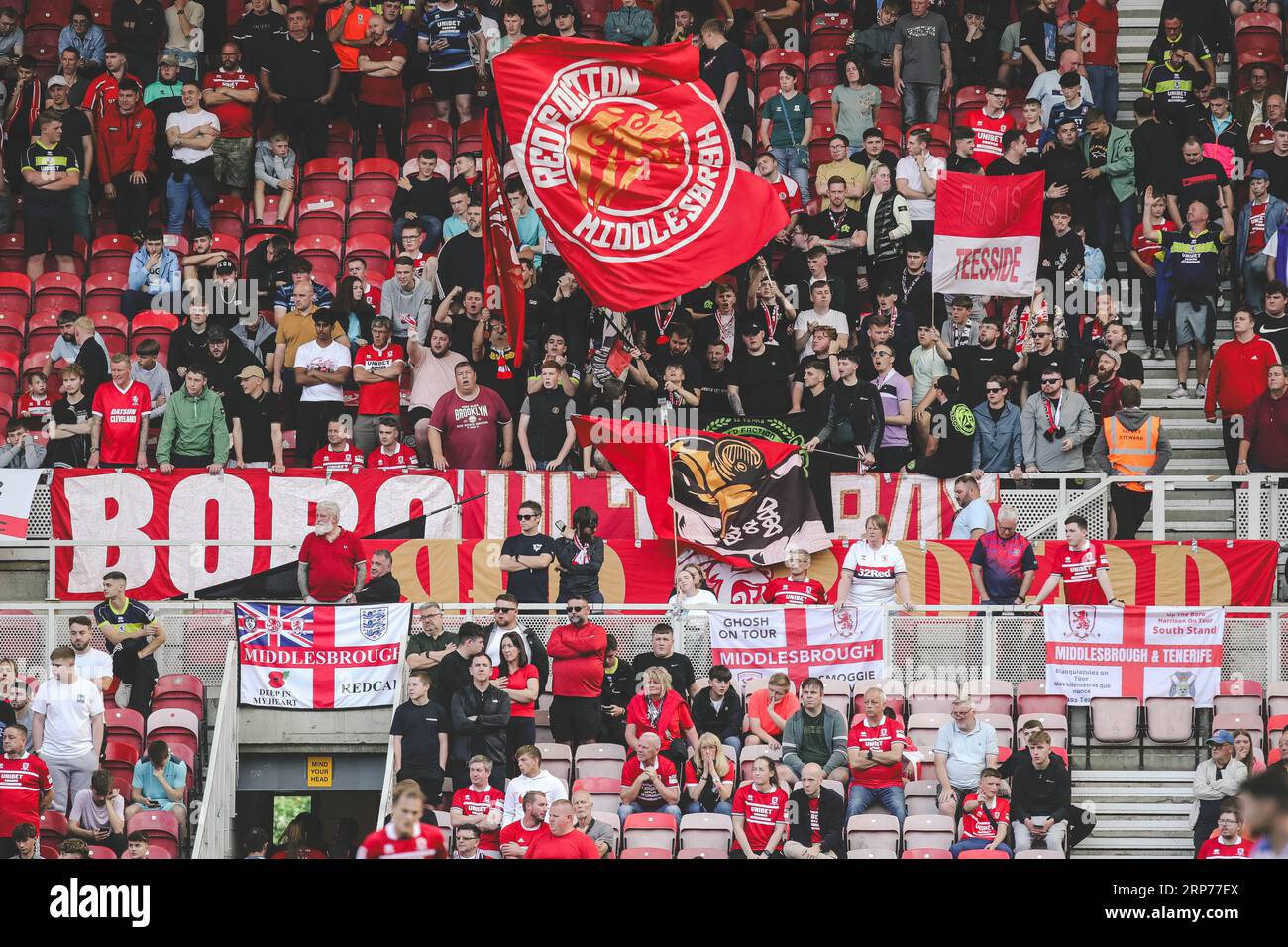 Middlesbrough Supporters beim Sky Bet Championship Match Middlesbrough vs Queens Park Rangers im Riverside Stadium, Middlesbrough, Großbritannien, 2. September 2023 (Foto: James Heaton/News Images) Stockfoto