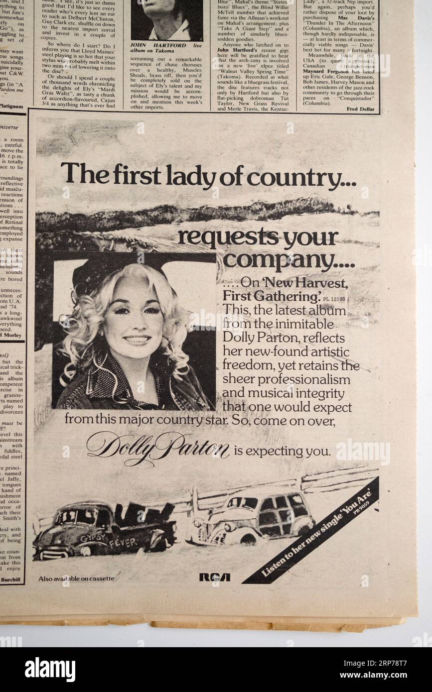 1970er-Werbespot für das Album „New Harvest First Gathering“ von Dolly Parton im NME Music Paper Stockfoto