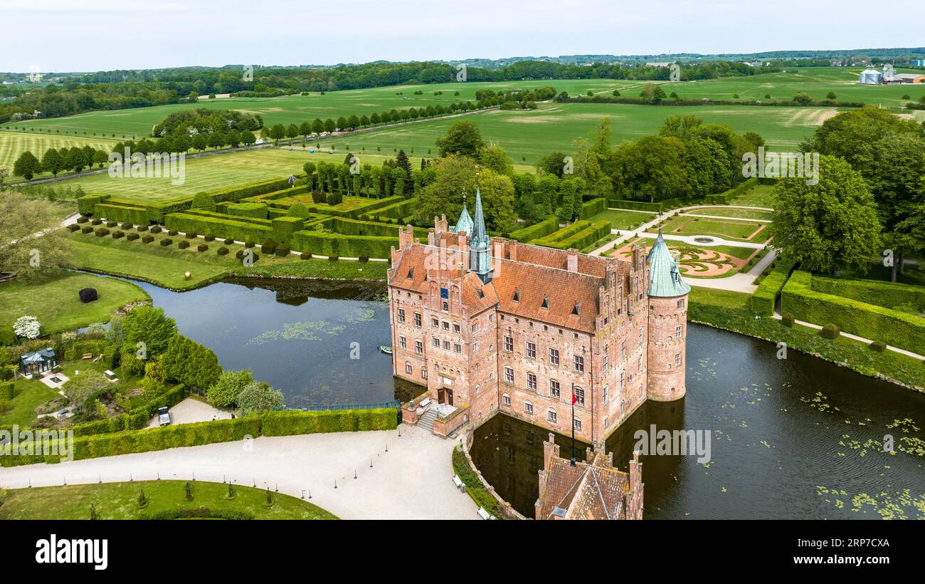 Luftaufnahme, Schloss Egeskov mit Park, Renaissance-Garten, Kvaerndrup, Region Syddanmark, Dänemark Stockfoto