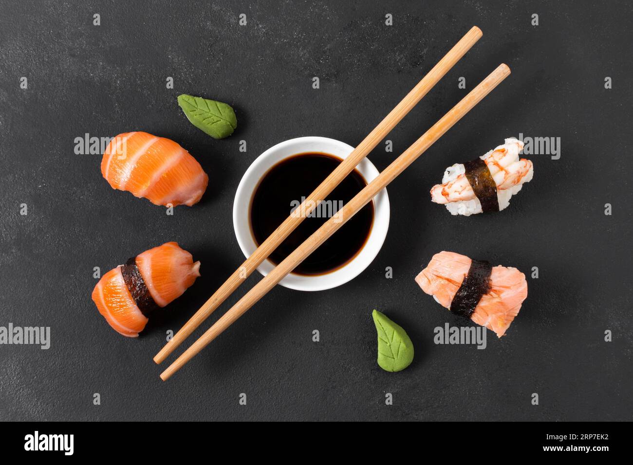 Soja-Souce-Sushi-Brötchen Stockfoto