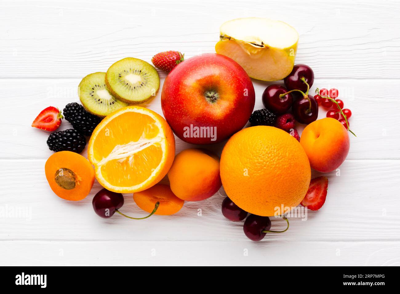 Flache Arbeitsplatte mit Fruchtkomposition Stockfoto