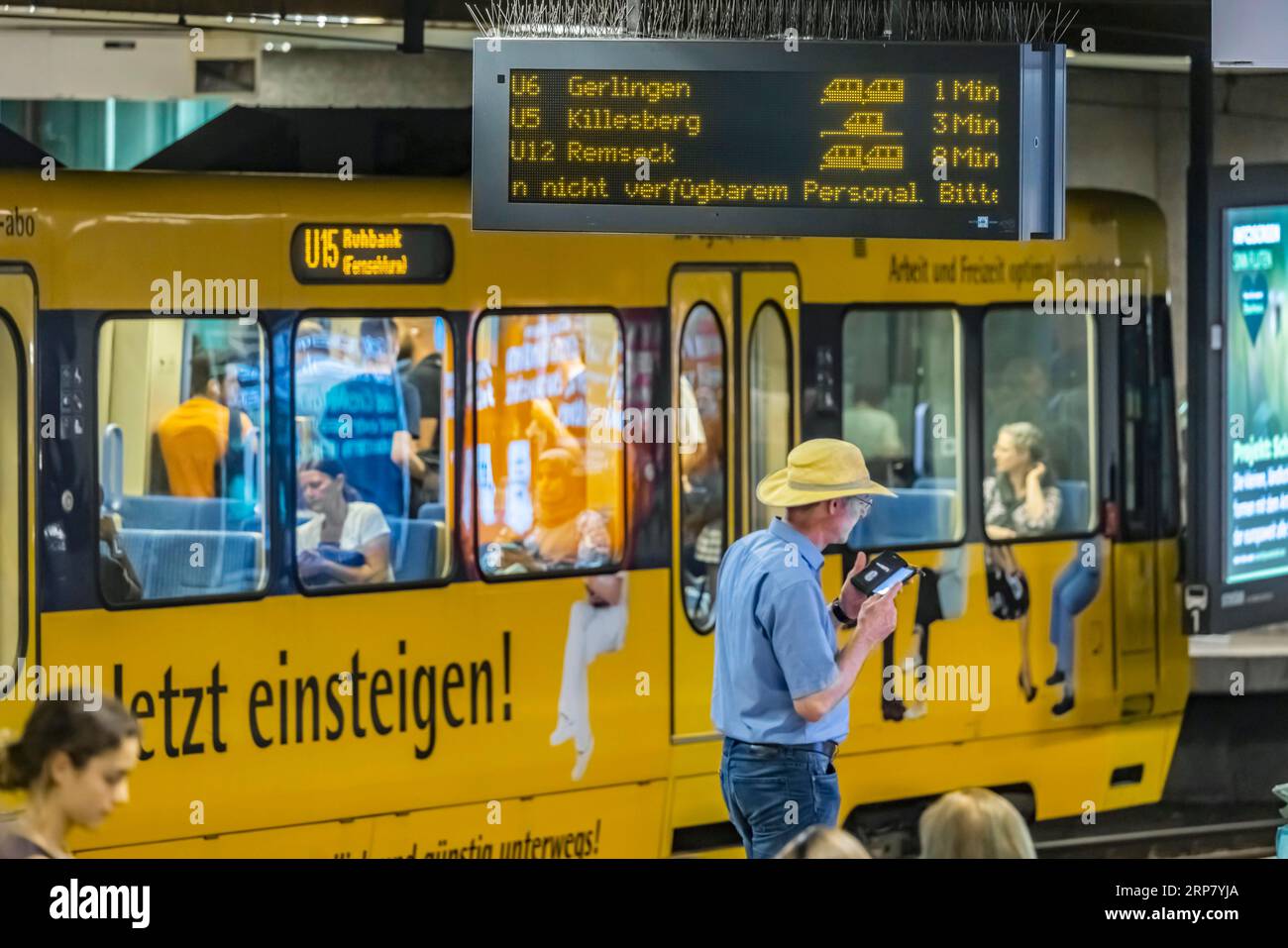 Mangelndes Personal im Transportunternehmen. Aufgrund von Personalmangel: Die Stuttgarter Stadtbahnen erleiden immer wieder unerwartete Ausfälle von Stockfoto
