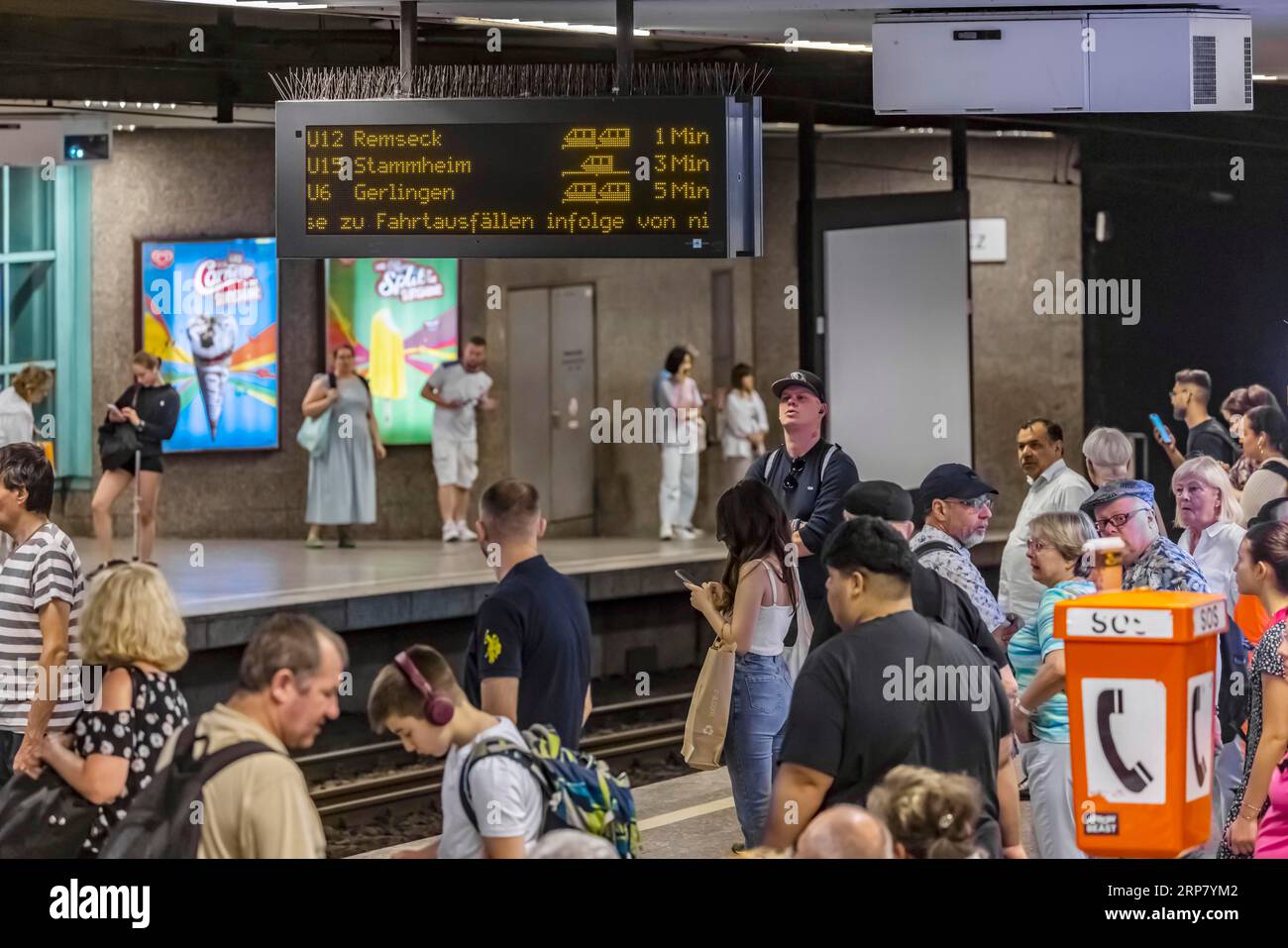 Mangelndes Personal im Transportunternehmen. Aufgrund von Personalmangel: Die Stuttgarter Stadtbahnen erleiden immer wieder unerwartete Ausfälle von Stockfoto