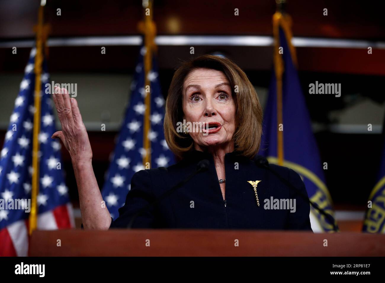 (190214) -- WASHINGTON, 14. Februar 2019 -- US-Repräsentantenin Nancy Pelosi spricht während einer Pressekonferenz auf dem Capitol Hill in Washington D.C., USA, am 14. Februar 2019. US-Präsident Donald Trump ist bereit, ein parteiübergreifendes Gesetz über Ausgaben und Grenzsicherheit zu unterzeichnen, um einen weiteren Regierungsstillstand zu verhindern, aber auch einen nationalen Notfall auszurufen, um Geld für seine lang versprochene Grenzmauer zu erhalten, sagte das Weiße Haus am Donnerstag. Nancy Pelosi, die Top-Demokratin im Parlament, sagte, ihre Partei überprüfe unsere Optionen, um auf die erwartete Notstandserklärung zu reagieren. ) USA-WASHINGTON D.C.-H Stockfoto