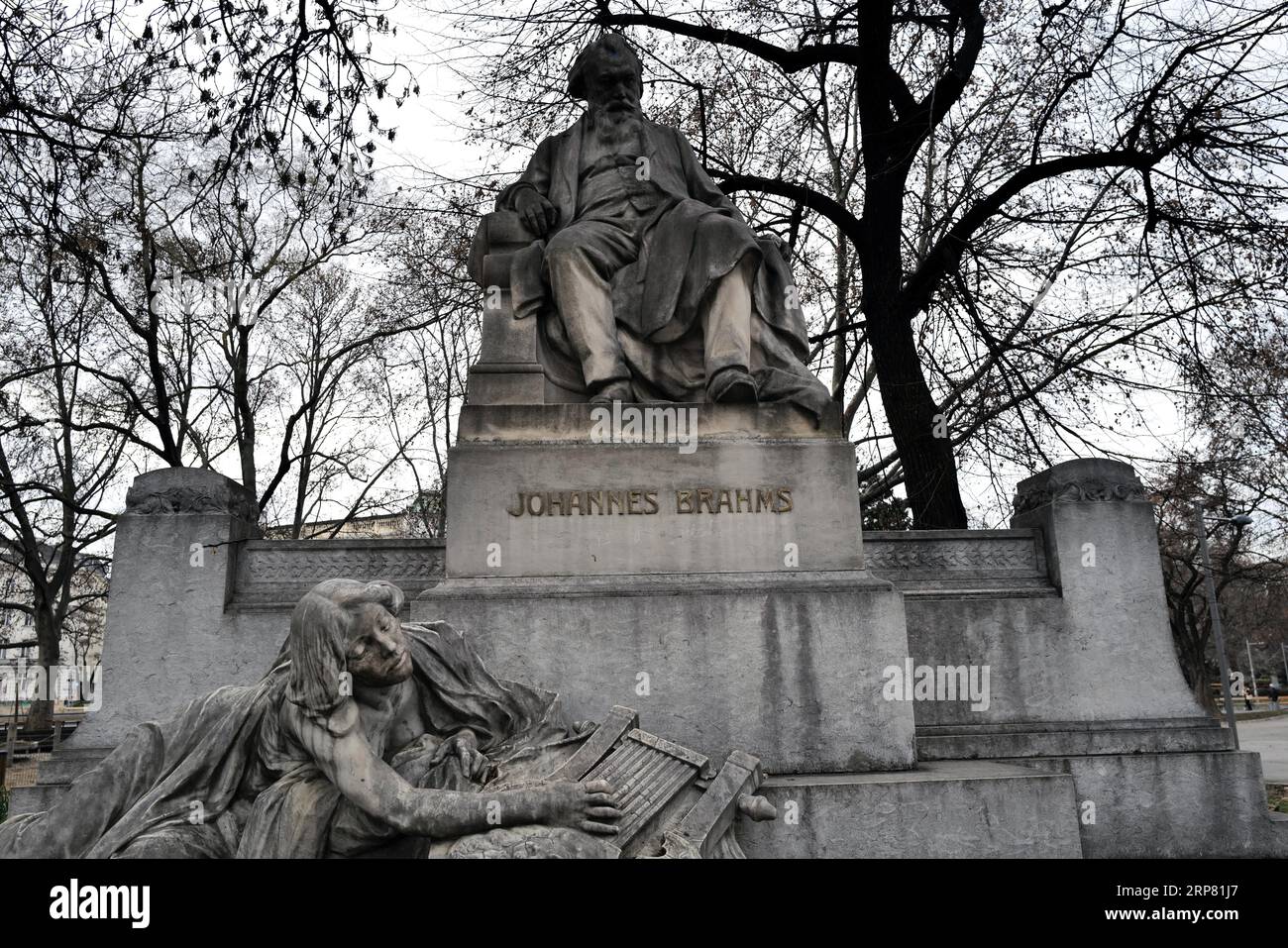 Das Brahms-Denkmal in Wien, das von Rudolf Weyr (1847-1914) errichtet wurde. Wien, Österreich Stockfoto