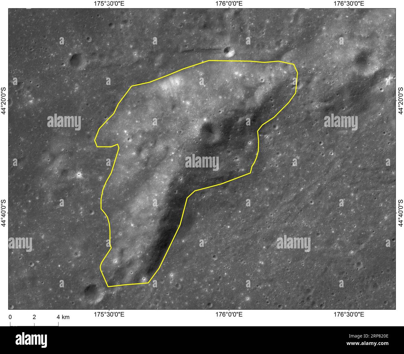 (190215) -- PEKING, 15. Februar 2019 (Xinhua) -- Foto der China National Space Administration (CNSA) zeigt das Bild von Mons Tai, einem Hügel in der Nähe von Statio Tianhe, dem Landeplatz der chinesischen Mondsonde Chang e-4. Der Landeplatz der chinesischen Chang e-4-Mondsonde wurde Statio Tianhe genannt, nachdem das Raumschiff letzten Monat die erste weiche Landung auf der fernen Seite des Mondes gemacht hatte. Zusammen mit drei nahegelegenen Einschlagskratern und einem Hügel wurde der Name von der Internationalen Astronomischen Union (IAU), Liu Jizhong, Direktor des China Lunar Exploration and Space Engineering Center, genehmigt Stockfoto