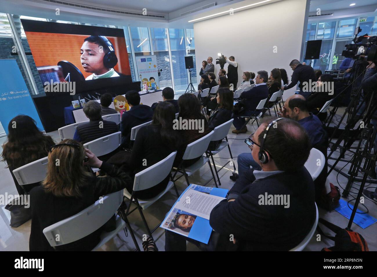 (190312) -- BEIRUT, 12. März 2019 (Xinhua) -- Eine Pressekonferenz über das erste Album für Kinderlieder, das vom Internationalen Kinderhilfsfonds der Vereinten Nationen (UNICEF) ins Leben gerufen wurde, findet am 11. März 2019 in Beirut, Libanon, statt. UNICEF veröffentlichte sein erstes Album Children s Songs, das acht Jahre nach Kriegsbeginn in Syrien verlief. Die Lieder sind regionale Favoriten, die der weltberühmte Komponist Elias Rahbani während des Libanonkrieges geschrieben und komponiert hat. Mit großzügiger Unterstützung aus dem EU-Treuhandfonds als Reaktion auf die Syrien-Krise, dem Madad-Fonds der EU, UNICEF und Jad Rahbani, Sohn von Elias Stockfoto