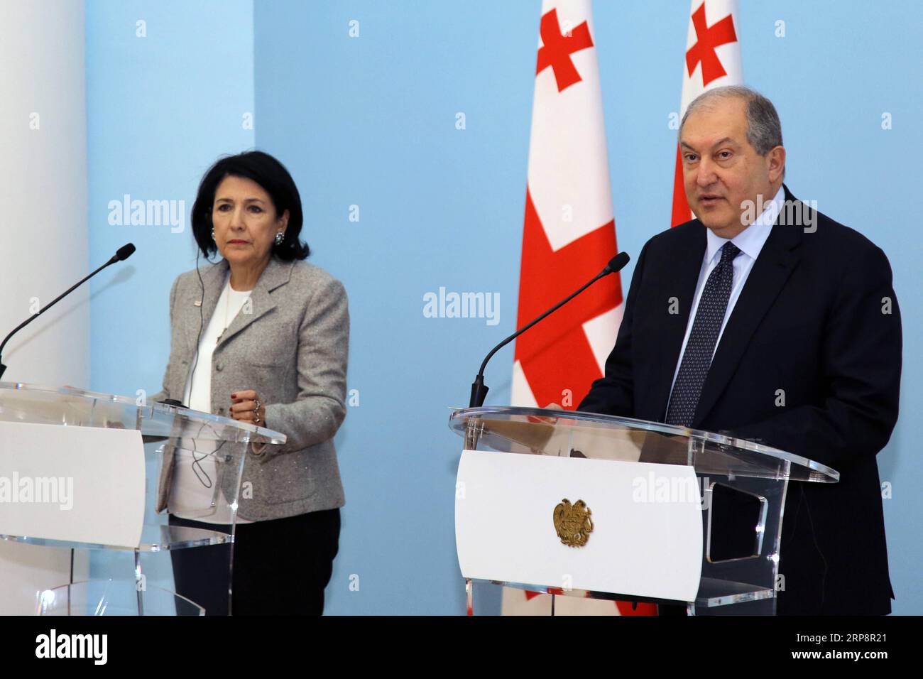 (190313) -- JEREWAN, 13. März 2019 (Xinhua) -- der armenische Präsident Armen Sarkissian (R) und der georgische Präsident Salome Zourabichvili besuchen eine Pressekonferenz in Jerewan, Armenien, am 13. März 2019. (Xinhua/Gevorg Ghazaryan) ARMENIA-JEREWAN-GEORGIAN PRESIDNET-VISIT PUBLICATIONxNOTxINxCHN Stockfoto