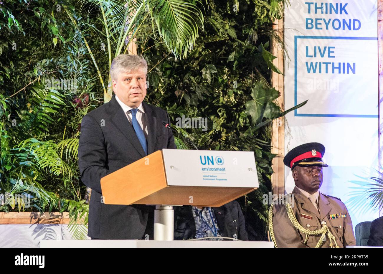 (190314) -- NAIROBI, 14. März 2019 (Xinhua) -- Siim Kiisler (L), Estlands Umweltminister und Präsident der vierten Tagung der Umweltversammlung der Vereinten Nationen (UNEA), hält eine Rede auf hoher Ebene der vierten Tagung der Umweltversammlung der Vereinten Nationen (UNEA) in Nairobi, Kenia, am 14. März 2019. Die staats- und Regierungschefs nahmen am Donnerstag an der vierten Tagung der UNEA in Nairobi Teil und forderten erneut die Annahme nachhaltiger Praktiken zur Wiederbelebung des Krieges gegen den Klimawandel, die Umweltverschmutzung und die Erschöpfung der Lebensräume. (Xinhua/Zhang Yu) KENIA-N Stockfoto