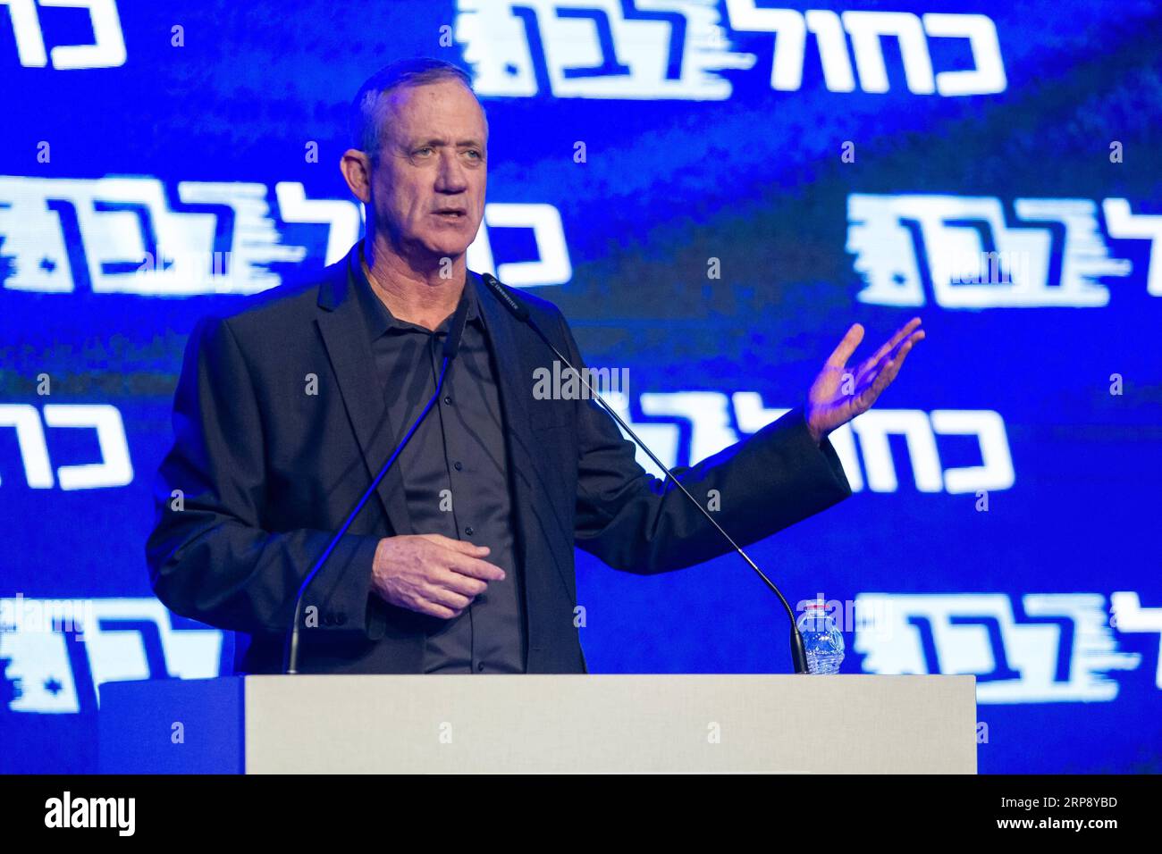 (190318) -- HAIFA, 18. März 2019 -- Israels ehemaliger Chef des Generalstabs Benny Gantz, ebenfalls einer der Führer der zentristischen Partei Blau und weiß, nimmt am 17. März 2019 an einer Versammlung in Haifa, Israel, Teil. Die Wahlen in Israel finden am 9. April statt. JINI) ISRAEL-HAIFA-WAHLKAMPF-BENNY GANTZ GUOYU PUBLICATIONXNOTXINXCHN Stockfoto