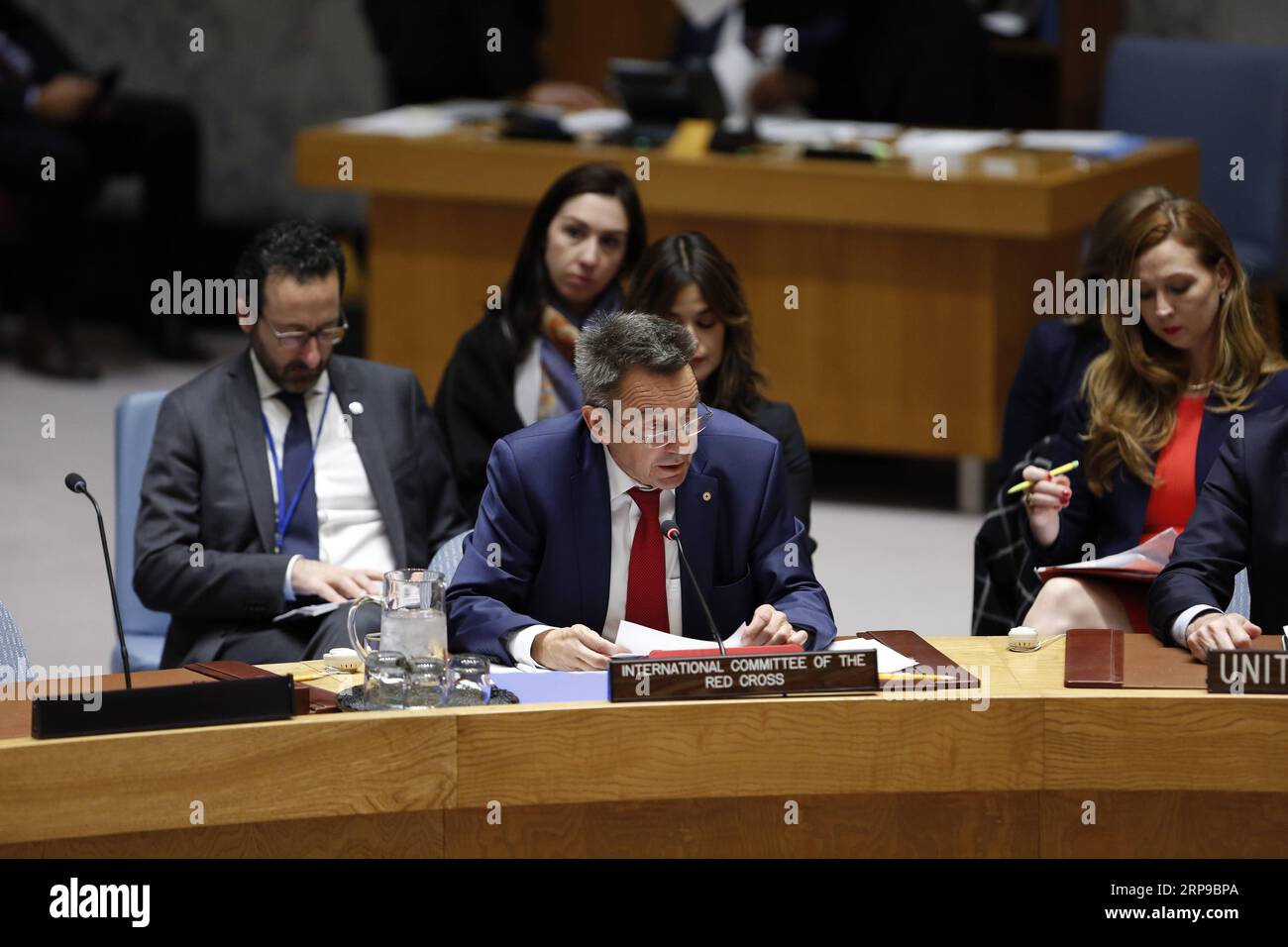 (190401) -- VEREINTEN NATIONEN, 1. April 2019 -- Peter Maurer (Front), Präsident des Internationalen Komitees vom Roten Kreuz (IKRK), spricht bei einer Debatte des Sicherheitsrats über das humanitäre Völkerrecht am 1. April 2019 im Hauptquartier der Vereinten NATIONEN in New York. Peter Maurer forderte die internationale Gemeinschaft am Montag auf, prinzipientreue humanitäre Maßnahmen zu schützen, vor dem Hintergrund, dass die Form des Konflikts in den letzten Jahren einen raschen Wandel durchlaufen hat. UN-SICHERHEITSRAT-INTERNATIONALE HUMANITÄRE RECHTSDEBATTE LIXMUZI PUBLICATIONXNOTXINXCHN Stockfoto