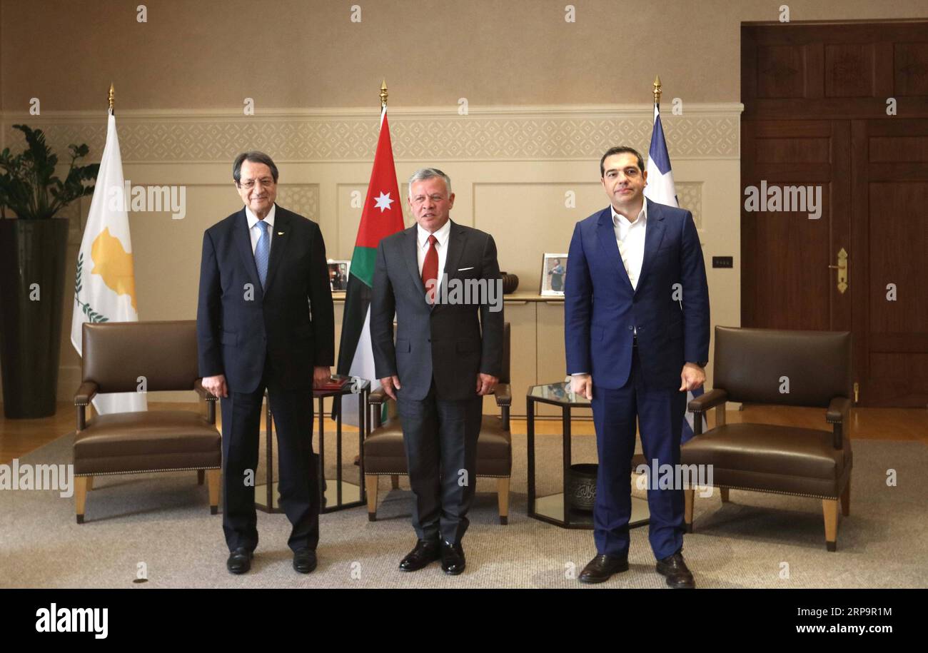 News Bilder des Tages (190414) -- AMMAN, 14. April 2019 -- der jordanische König Abdullah II. (C) trifft sich mit dem zyprischen Präsidenten Nicos Anastasiades (L) und dem griechischen Premierminister Alexis Tsipras vor einem trilateralen Gipfel der drei Länder in Amman, Jordanien, am 14. April 2019. ) TRILATERALER GIPFEL JORDANIEN-AMMAN-ZYPERN-GRIECHENLAND MOHAMMADXABUXGHOSH PUBLICATIONXNOTXINXCHN Stockfoto