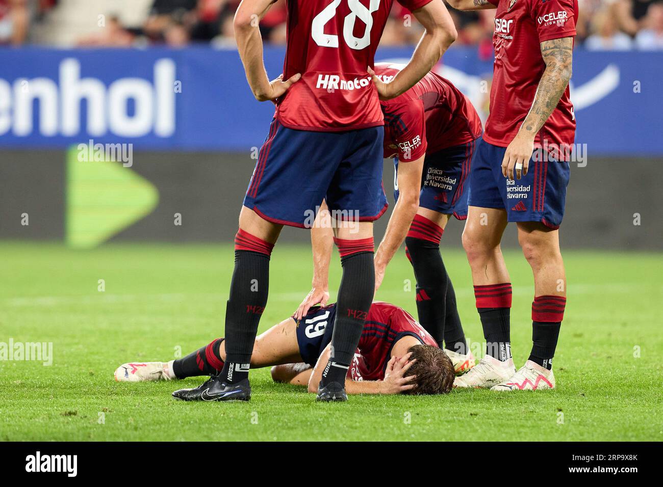 Pamplona, Spanien. September 2023. Pablo Ibanez (C: Mittelfeldspieler; CA Osasuna) und Jorge Herrando (L: Mittelfeldspieler; CA Osasuna), die während des spanischen Fußballs der Liga EA, des Spiels zwischen CA Osasuna und dem Club FC Barcelona im Sadar Stadion, zu sehen waren. Endstand; CA Osasuna 1:2 Club FC Barcelona Credit: SOPA Images Limited/Alamy Live News Stockfoto