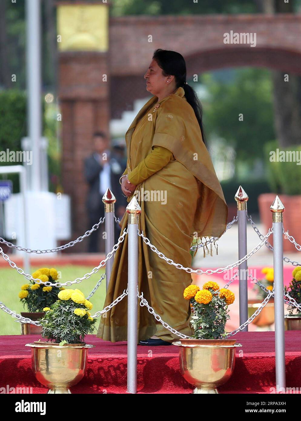 (190424) -- KATHMANDU, 24. April 2019 -- der nepalesische Präsident Bidya Devi Bhandari bereitet sich auf einen Besuch in China am Tribhuvan International Airport in Kathmandu, der Hauptstadt Nepals, am 24. April 2019 vor. Der nepalesische Präsident Bidya Devi Bhandari reiste am Mittwoch zu einem Besuch in China ab, um am zweiten Gürtel- und Straßenforum für internationale Zusammenarbeit teilzunehmen. ) NEPAL-KATHMANDU-PRÄSIDENT-CHINA-BESUCH-ABREISE SUNILXSHARMA PUBLICATIONXNOTXINXCHN Stockfoto