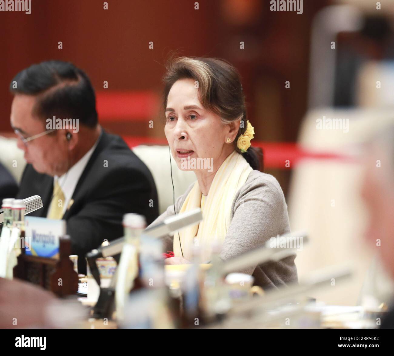 (190427) -- PEKING, 27. April 2019 -- Myanmars Staatsrätin Aung San Suu Kyi spricht auf dem Roundtable-Treffen der Staats- und Regierungschefs des Zweiten Gürtel- und Straßenforums für internationale Zusammenarbeit im Yanqi Lake International Convention Center in Peking, der Hauptstadt Chinas, am 27. April 2019. ) (BRF)CHINA-BEIJING-BELT UND ROAD FORUM-LEADERS ROUNDTABLE (CN) PANGXXINGLEI PUBLICATIONXNOTXINXCHN Stockfoto