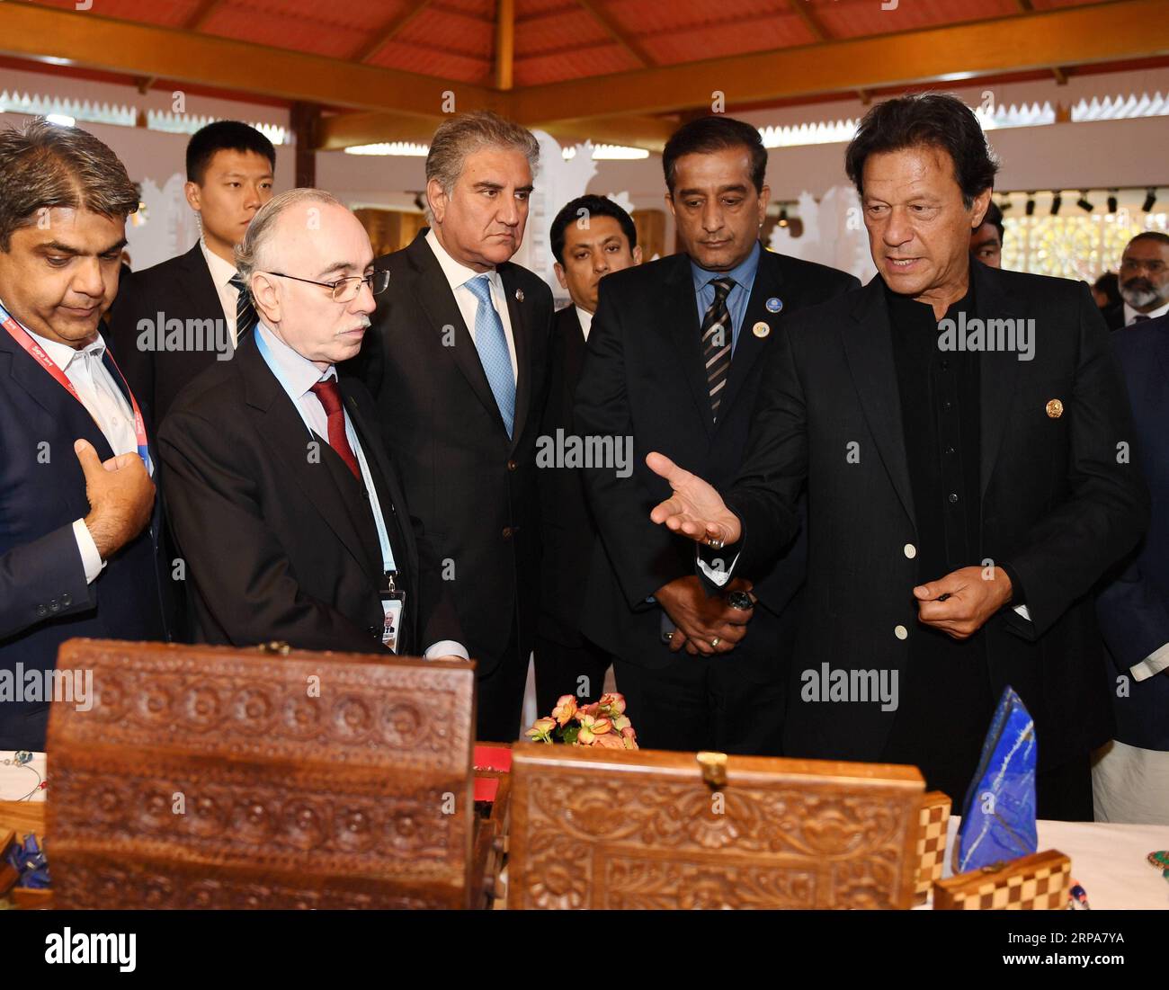 (190428) -- PEKING, 28. April 2019 -- pakistanischer Premierminister Imran Khan besucht den Pakistan Garden in der Internationalen Gartenbauzone der Internationalen Gartenbauausstellung 2019 Peking, in Peking, Hauptstadt Chinas, 28. April 2019. ) (EXPO 2019)CHINA-PEKING-GARTENBAU EXPO-PAKISTAN GARDEN-IMRAN KHAN-VISIT (CN) ZHANGXCHENLIN PUBLICATIONXNOTXINXCHN Stockfoto