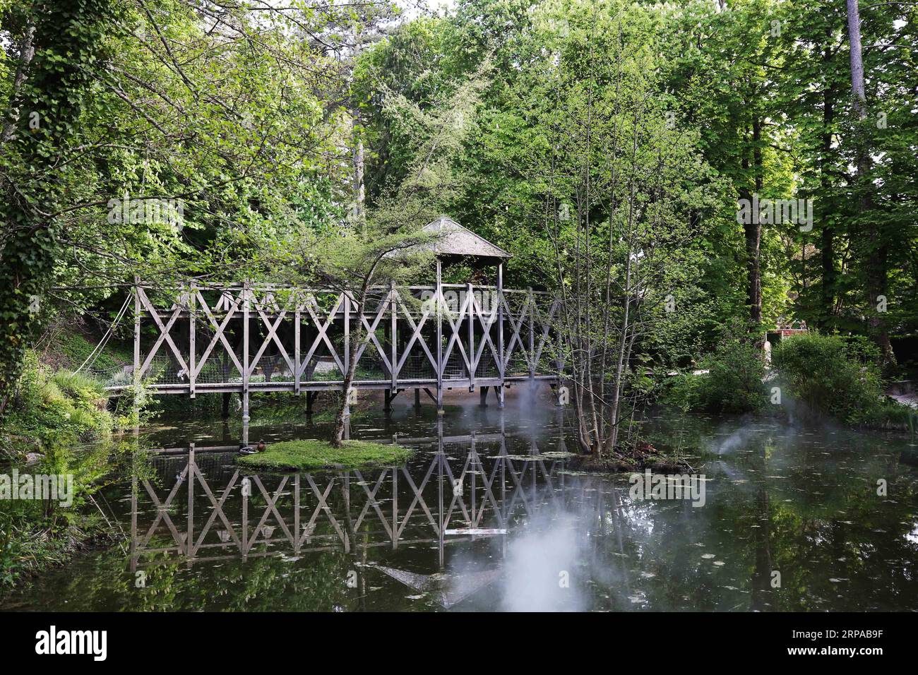 (190502) -- PARIS, 2. Mai 2019 (Xinhua) -- Foto aufgenommen am 1. Mai 2019 zeigt den Garten von Leonardo da Vinci im Chateau du Clos Luce in Amboise, Frankreich. Am Donnerstag jährt sich der 500. Todestag des Renaissancemeisters Leonardo da Vinci. Der berühmte Maler, Bildhauer, Schriftsteller, Erfinder, Wissenschaftler und Mathematiker verbrachte seine letzten drei Jahre in Amboise als Gast des französischen Königs Franz I. (Xinhua/Gao Jing) FRANCE-AMBOISE-LEONARDO da VINCI-TODESTAG PUBLICATIONxNOTxINxCHN Stockfoto