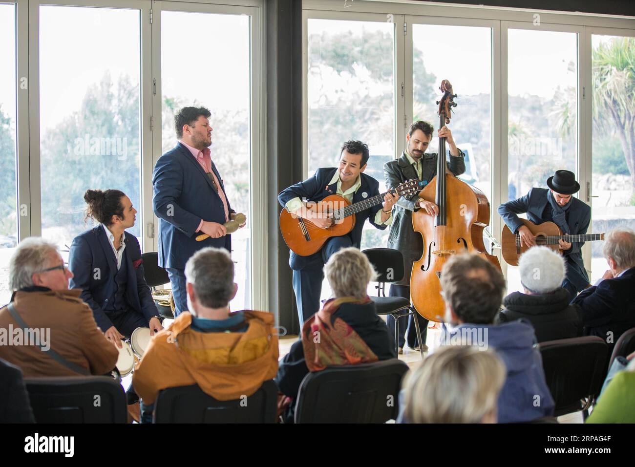 (190509) -- CANBERRA, 9. Mai 2019 (Xinhua) -- Musiker treten während eines Konzerts des 25. Canberra International Music Festival (CIMF) am Mount Stromlo Observatory in der australischen Hauptstadt Canberra am 8. Mai 2019 auf. Das Festival, dessen Thema Bachs Musik ist, hat mehr als 40 Veranstaltungen an 10 Tagen an verschiedenen Orten in Canberra. (Xinhua/Liang Tianzhou) AUSTRALIA-CANBERRA-INTERNATIONAL MUSIC FESTIVAL PUBLICATIONxNOTxINxCHN Stockfoto