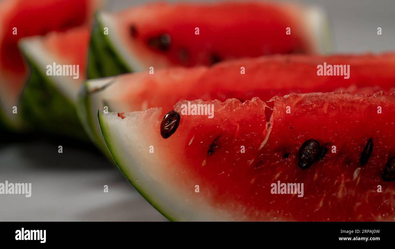 Schneidet Wassermelonen aus der Nähe, Nährstoffe, einschließlich Kalium, Magnesium und Vitamine A und C Stockfoto