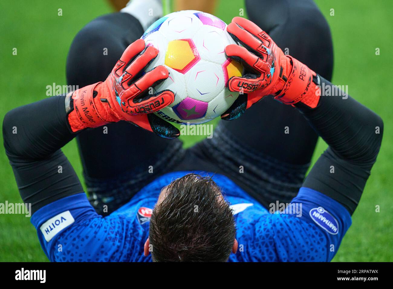 Kevin MÜLLER, Torhüter HDH 1 beim warm-up im Spiel BORUSSIA DORMUND - 1. FC HEIDENHEIM 2-2 am 1. September 2023 in Dortmund. Staffel 2023/2024, 1.Bundesliga, BVB, Spieltag 3, 3.Spieltag © Peter Schatz / Alamy Live News - DFL-VORSCHRIFTEN VERBIETEN DIE VERWENDUNG VON FOTOS als BILDSEQUENZEN und/oder QUASI-VIDEO - Stockfoto