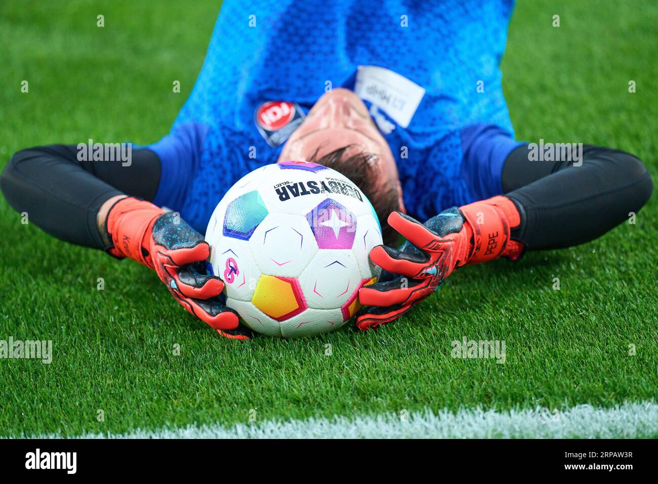 Kevin MÜLLER, Torhüter HDH 1 beim warm-up im Spiel BORUSSIA DORMUND - 1. FC HEIDENHEIM 2-2 am 1. September 2023 in Dortmund. Staffel 2023/2024, 1.Bundesliga, BVB, Spieltag 3, 3.Spieltag © Peter Schatz / Alamy Live News - DFL-VORSCHRIFTEN VERBIETEN DIE VERWENDUNG VON FOTOS als BILDSEQUENZEN und/oder QUASI-VIDEO - Stockfoto