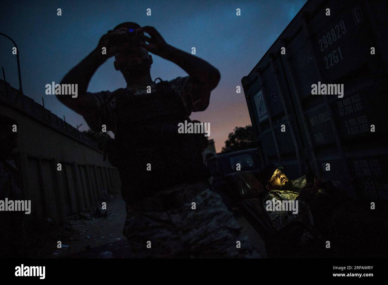 (190520) -- PEKING, 20. Mai 2019 (Xinhua) -- Kämpfer von UN-unterstützten Regierungstruppen werden am 18. Mai 2019 in der Salah Al-DIN Frontlinie in Tripolis, Libyen, gesehen. (Xinhua/Amru Salahuddien) XINHUA FOTOS DES TAGES PUBLICATIONxNOTxINxCHN Stockfoto