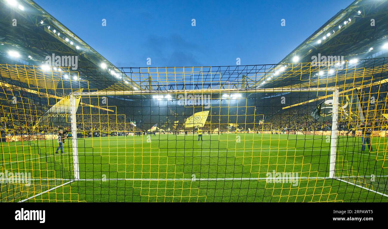 Signal Iduna Park im Spiel BORUSSIA DORMUND - 1. FC HEIDENHEIM 2-2 am 1. September 2023 in Dortmund. Staffel 2023/2024, 1.Bundesliga, BVB, Spieltag 3, 3.Spieltag © Peter Schatz / Alamy Live News - DFL-VORSCHRIFTEN VERBIETEN DIE VERWENDUNG VON FOTOS als BILDSEQUENZEN und/oder QUASI-VIDEO - Stockfoto