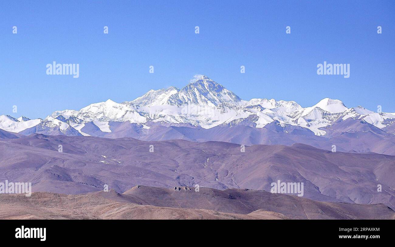 (190521) -- XIGAZE, 21. Mai 2019 -- Foto vom 18. Mai 2019 zeigt die Landschaft des Mount Qomolangma. Der 8.844,43 Meter hohe Mt. Qomolangma ist der höchste Gipfel der Welt. ) CHINA-TIBET-MOUNT QOMOLANGMA-LANDSCHAFT (CN) JIGMEXDORJE PUBLICATIONXNOTXINXCHN Stockfoto